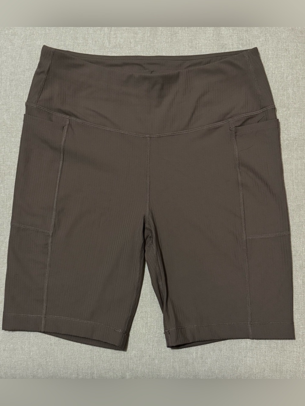 Mondetta Performance Luxury Shorts-Sz M-Brown-Pockets-Ribbed Texture-Adj Waist